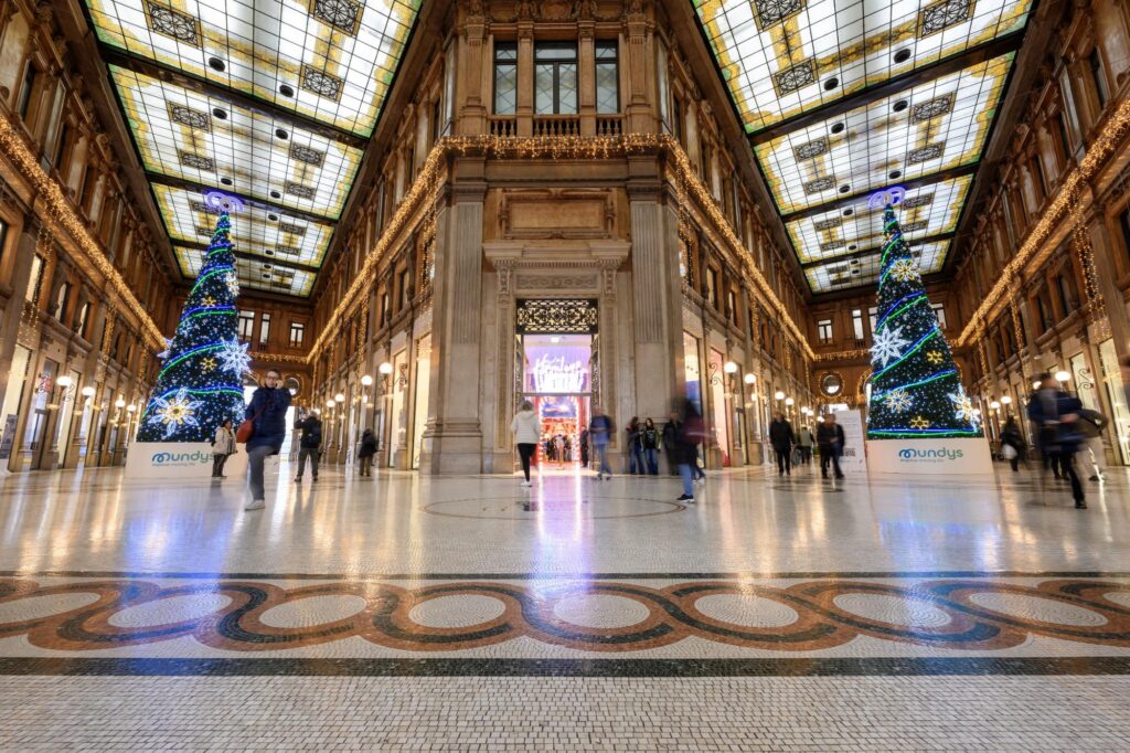 Mundys illumine un Noël de solidarité avec Sport Senza Frontiere à la Galerie Sordi
