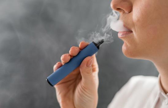 Tabagisme, experts : "Les e-cigs aident plus à arrêter que les substituts nicotiniques"