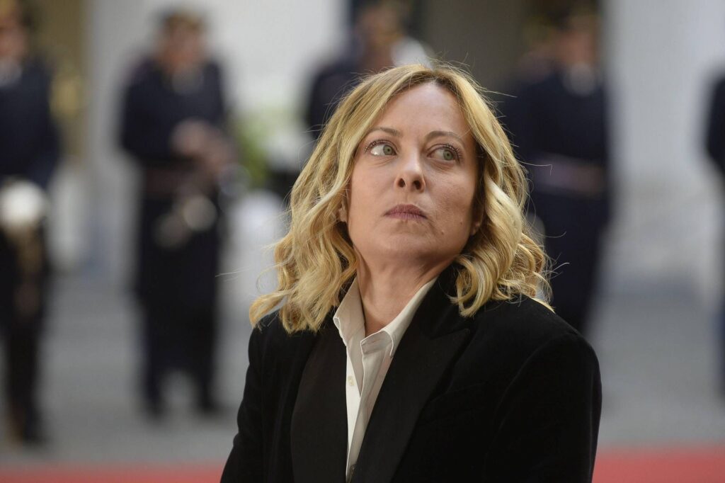 Almasri, affrontement total au Parlement. Meloni s'appuie sur Bongiorno: "Pas de pas en arrière"