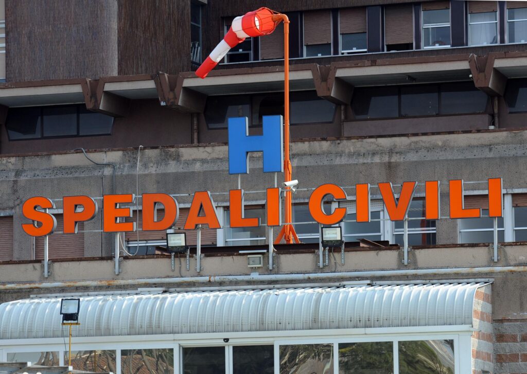Brescia, incendie dans le service Spedali Civili : flammes de la cigarette d'un patient