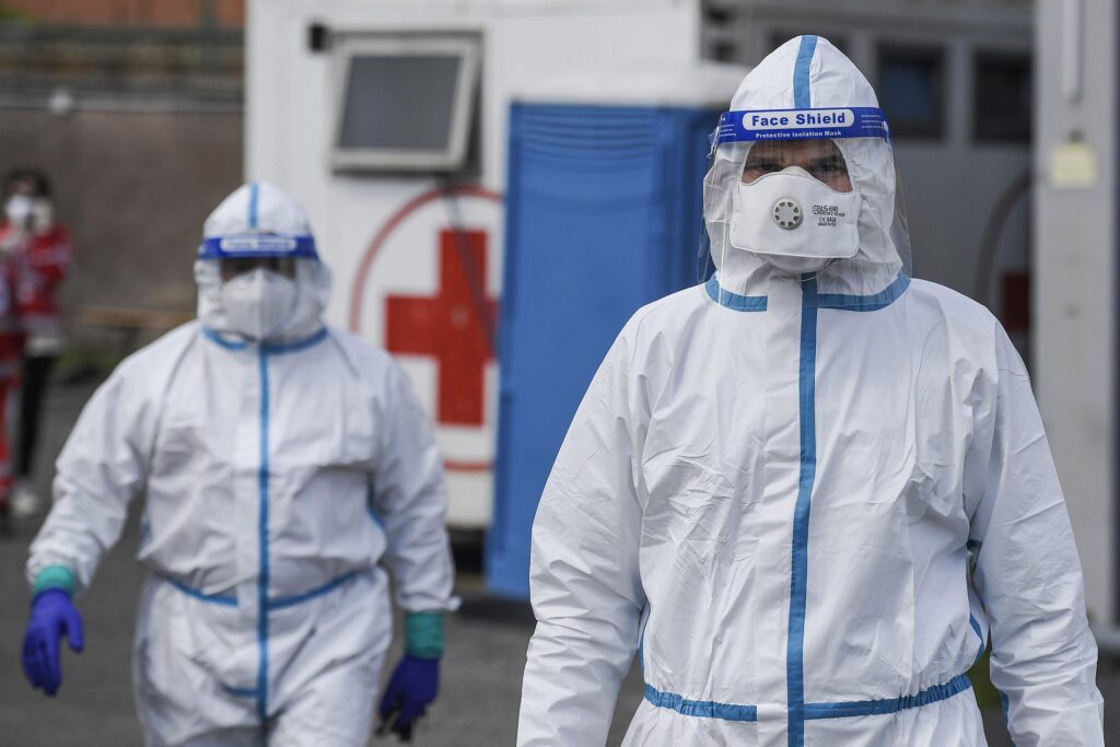 Il y a cinq ans, les premiers cas sont confortables en Italie, Ciccozzi: "Plus d'engagement dans la santé mondiale mais à l'intérieur de qui" "
