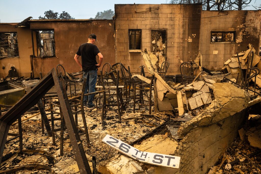 Incendies à Los Angeles, le vent ne faiblit pas : 24 morts et nouvelle alerte