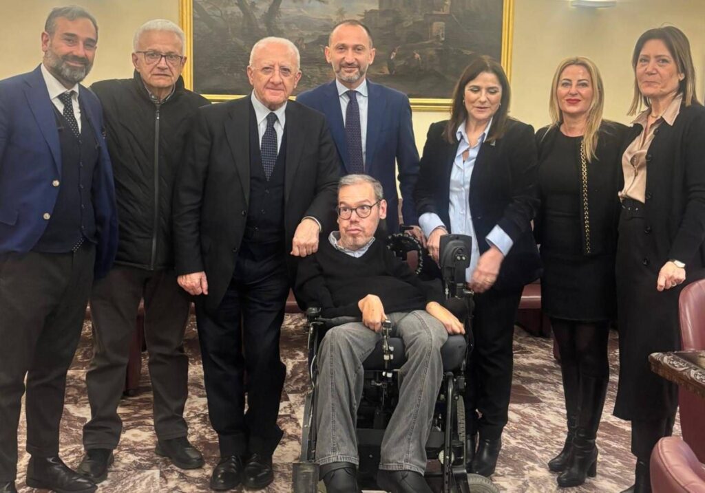 Maladies rares, le centre Nemo Napoli et les associations de patients rencontrent le gouverneur de Luca