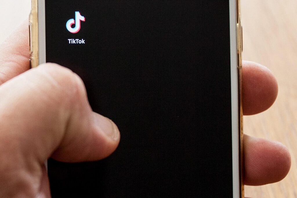 TikTok, la Chine envisage de vendre à Musk ? Voici le démenti : « Pure fiction »
