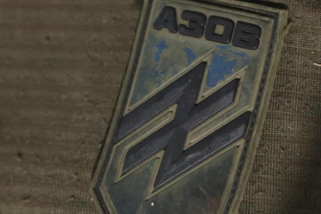 Ukraine, la brigade Azov recherche des recrues : l'anglais est une exigence