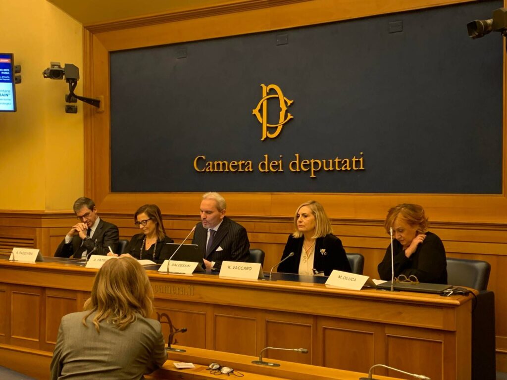 Présenté dans l'intergroupe parlementaire de Rome `` un cerveau '', pour la protection des personnes souffrant de troubles mentaux et neurologiques