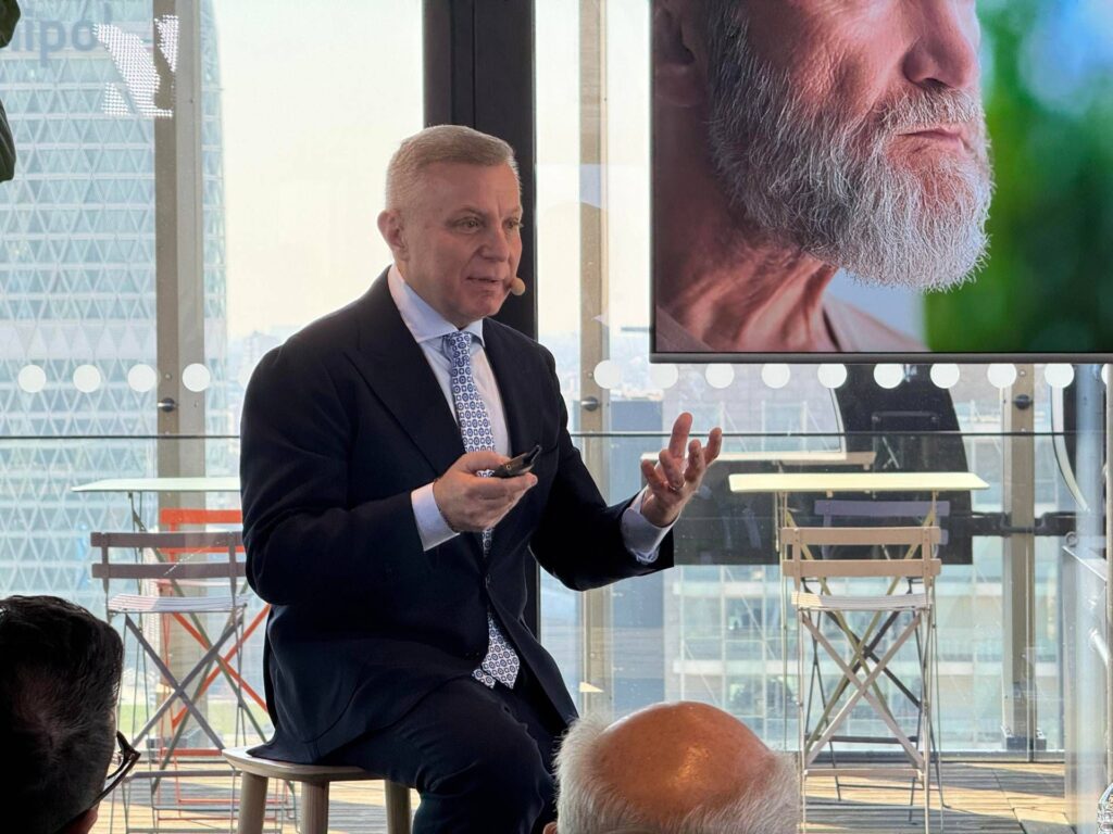 Conti (Hair Clinic): "Protocole BSBS La seule thérapie complète contre l'alopécie"