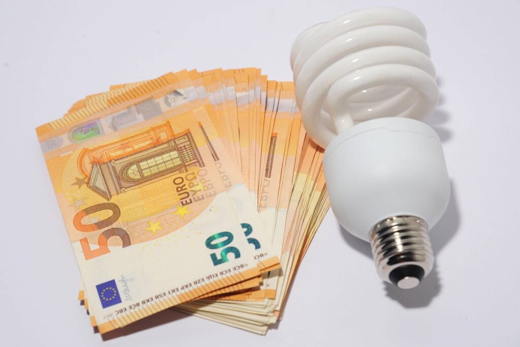 Light Bills, au deuxième trimestre -2,4% pour les clients vulnérables dans une plus grande protection