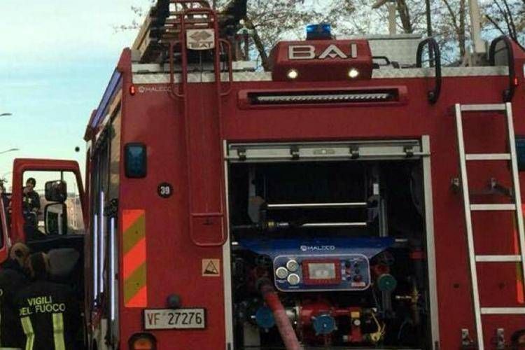 Palazzo s'effondrer à Bari, 72 ans -old est à la recherche d'une enquête ouverte