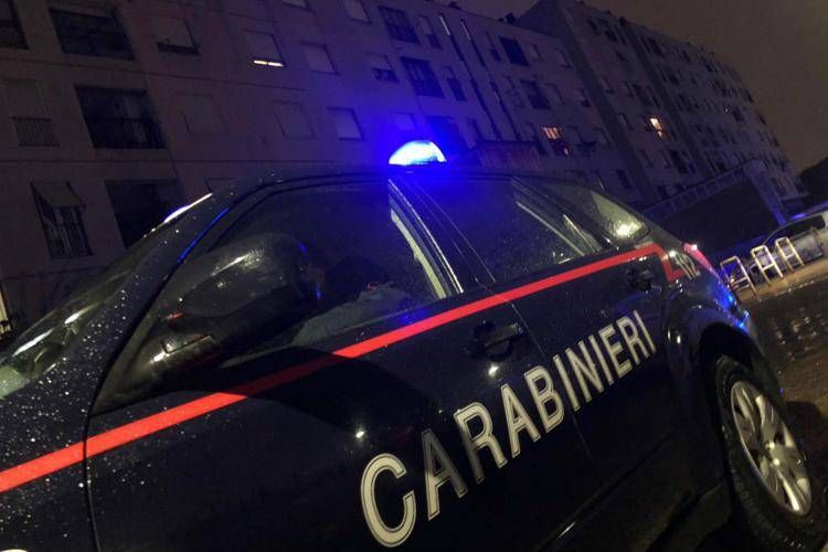 Palerme, tué avec des coups de pied et des coups de poing pour des querelles dans la rue: deux jeunes sont formés
