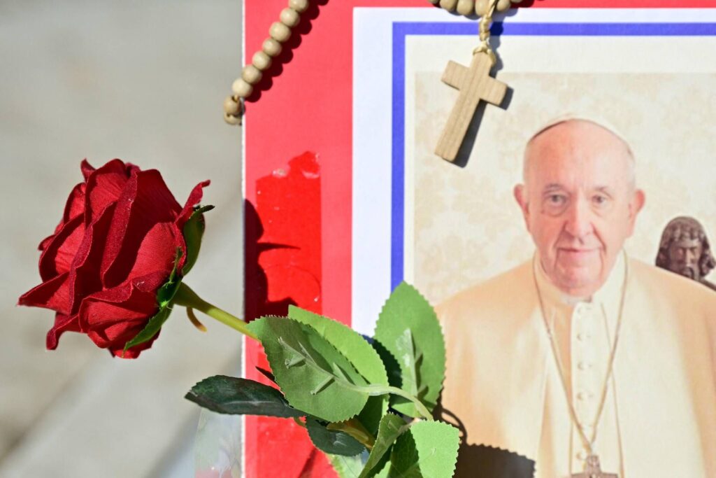 Pape François, The Bulletin: "Conditions stables, pas de crise respiratoire. Le pronostic reste réservé"