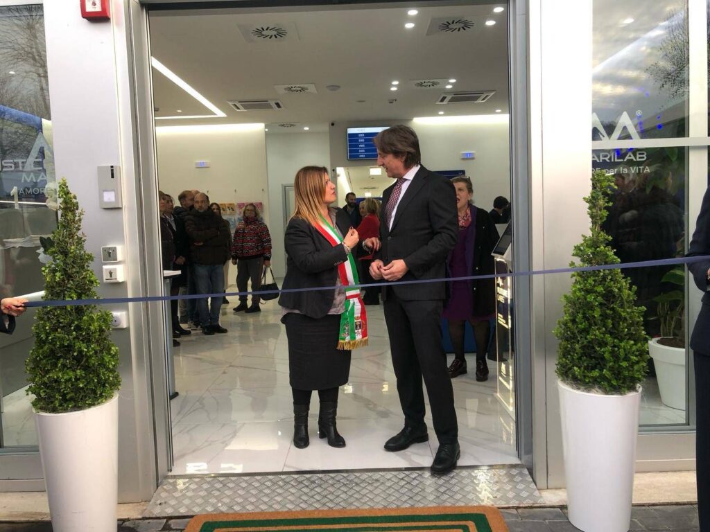 Soins de santé, inaugurés dans le nouveau centre de diagnostic de marilab de Pomezia