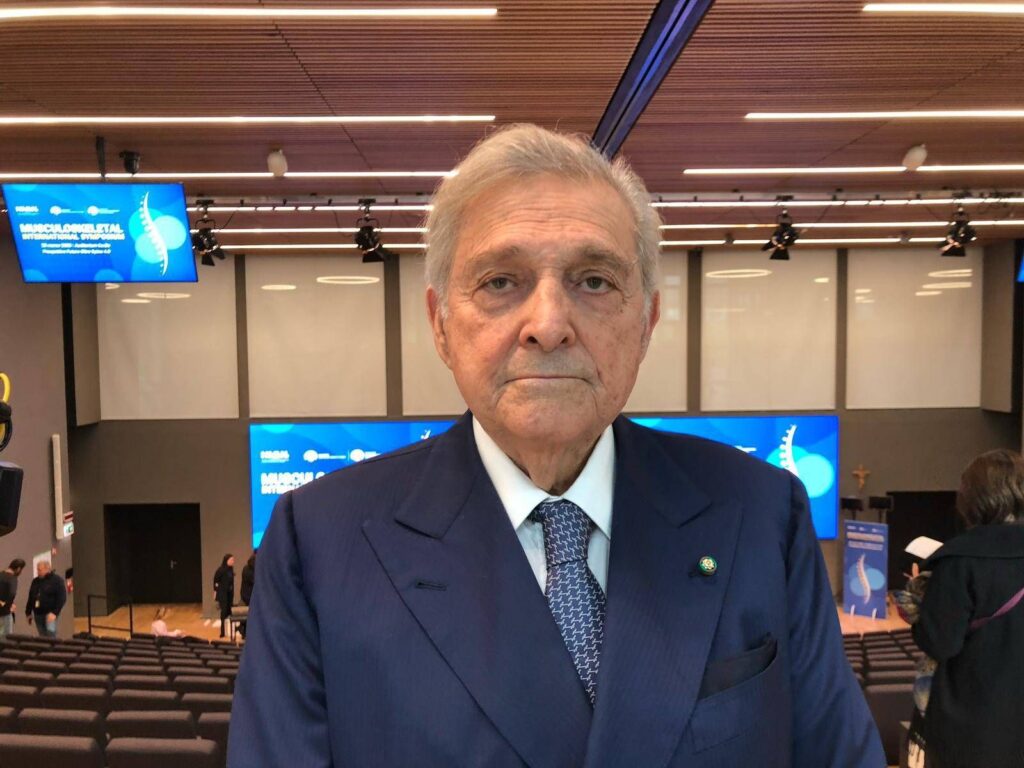 Tige, argent (campus bio-médical): "peut revigorer la structure de la colonne vertébrale"