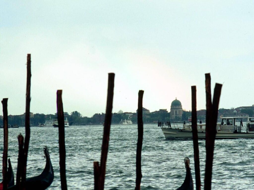 Venise, Boat frappe une briccola dans le lagon: une femme est décédée
