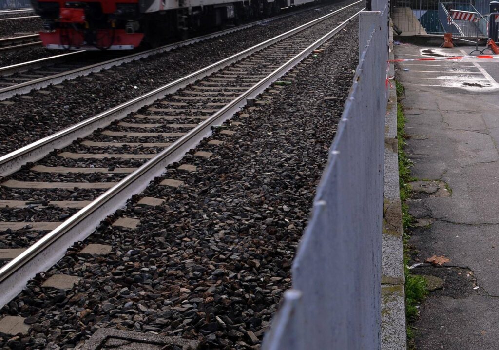 Vérone, 19 ans s'élève sur le toit d'un train de marchandises et meurt électrocuté