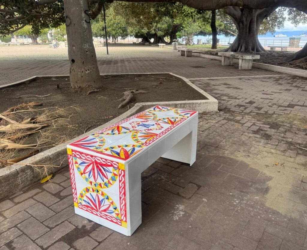 Dans Messina '10 Bancs of Wonders 'pour la régénération urbaine