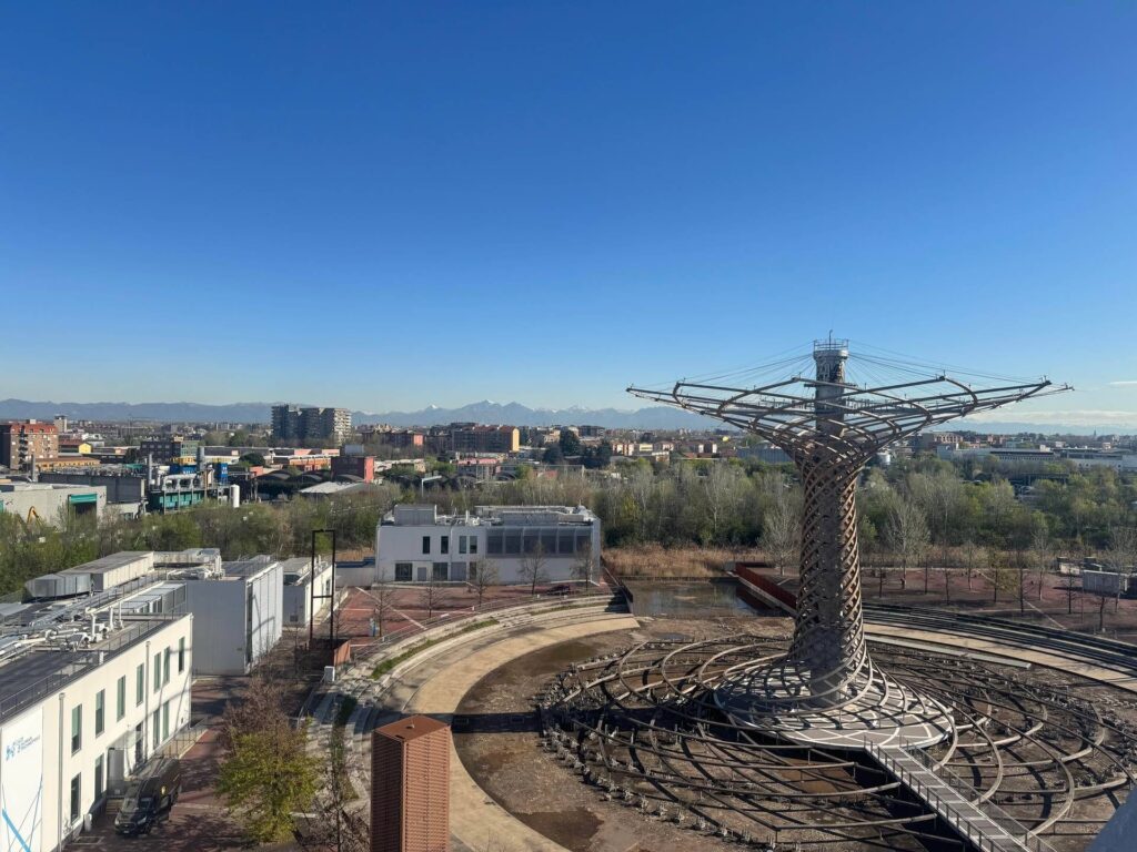 Dans Milan, la pose de la première pierre de l'esprit du studio
