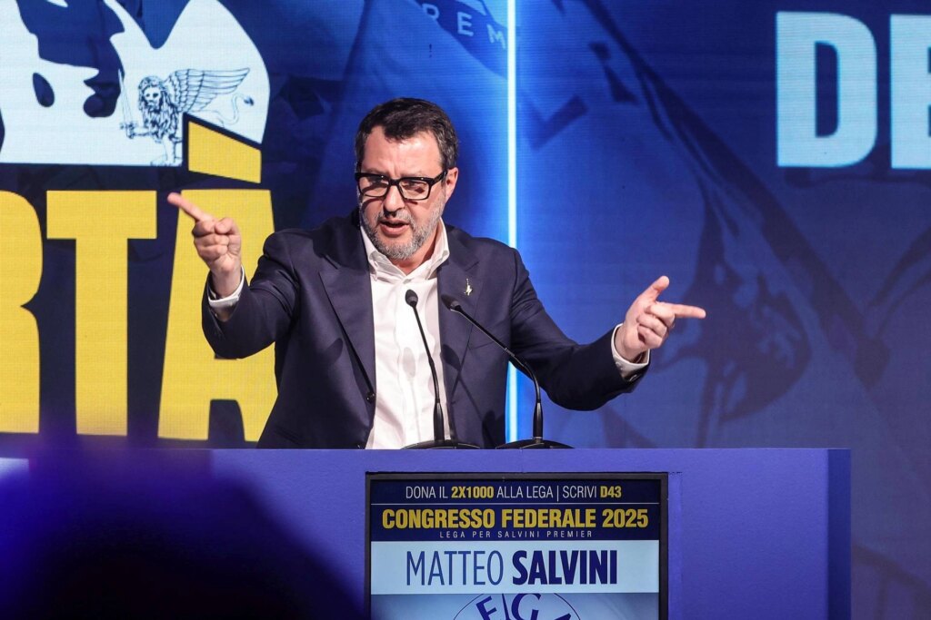 Lega, secrétaire acclamé de Salvini. Maintenant le ministère de l'Intérieur dans le viseur: "Je suis disponible"