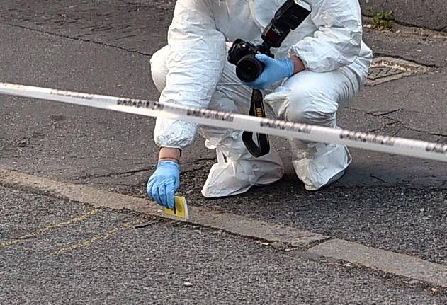 Manfredonia, coups de feu contre les voitures garées par la mère d'un magistrat