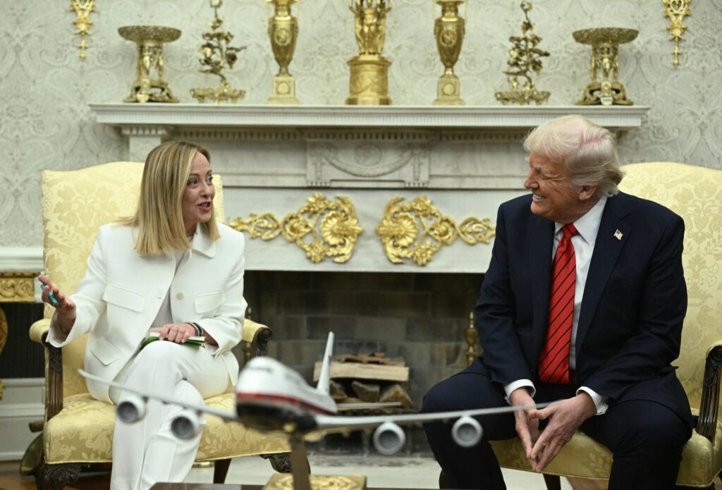 Meloni, rencontrant Trump: "Il viendra en Italie". Le président: "un ami, leader spécial"