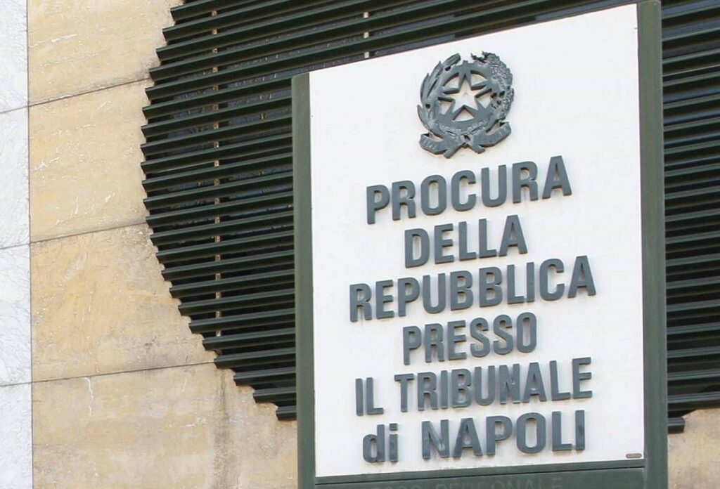 Naples, 15 ans kidnappé et libéré de la police: arrêté 24 ans