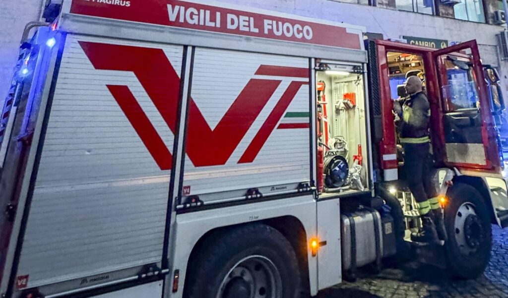 Palerme, le feu de la maison éclate et s'effondre sur le sol: la femme meurt écrasée