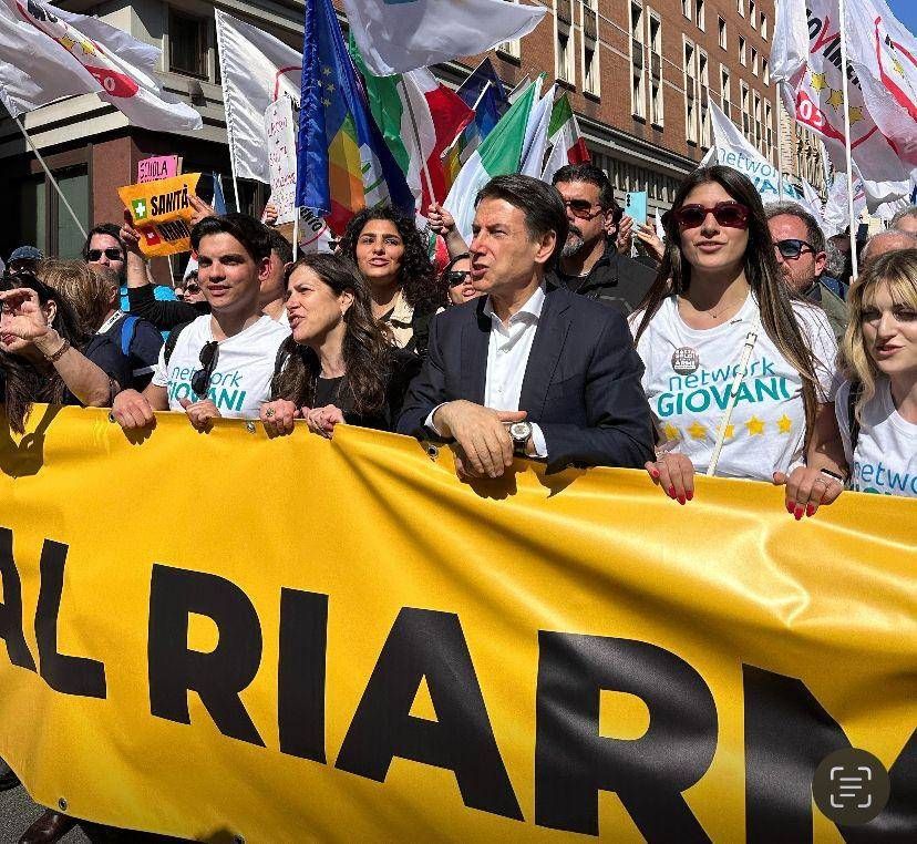 Procession M5S à Rome contre Resto: "Nous sommes 100 000". Conte: "Le piano est la folie, sur la place pour dire non"
