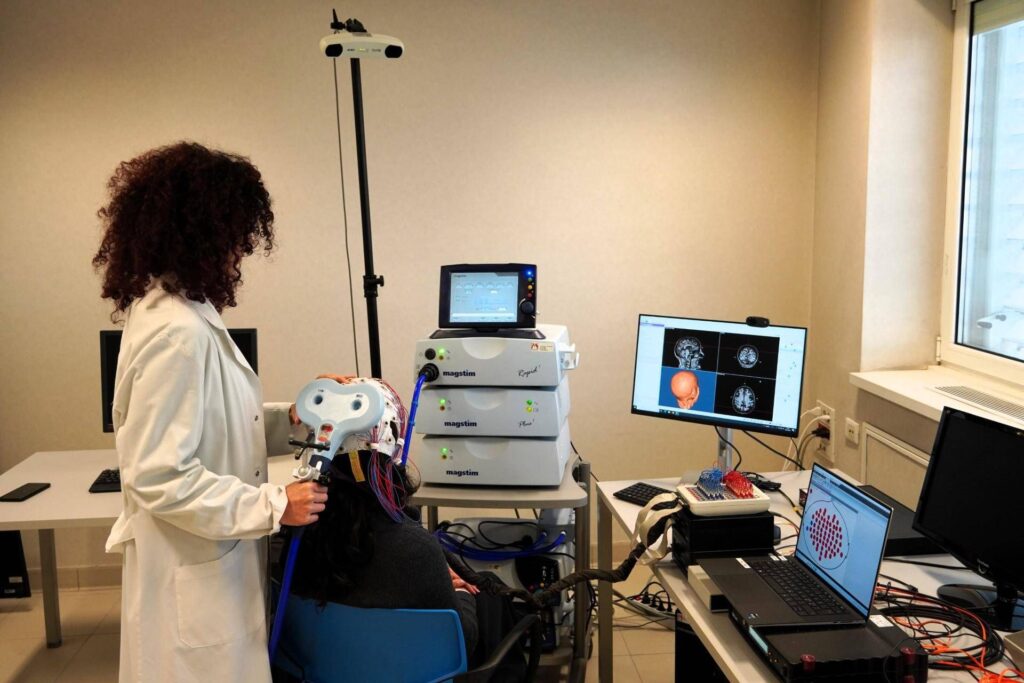 Stimulation magnétique Minkies de progression Alzheimer, étude italienne