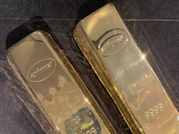 Tâches datées, couru à l'or: le nouveau record bat les 3 148 dollars