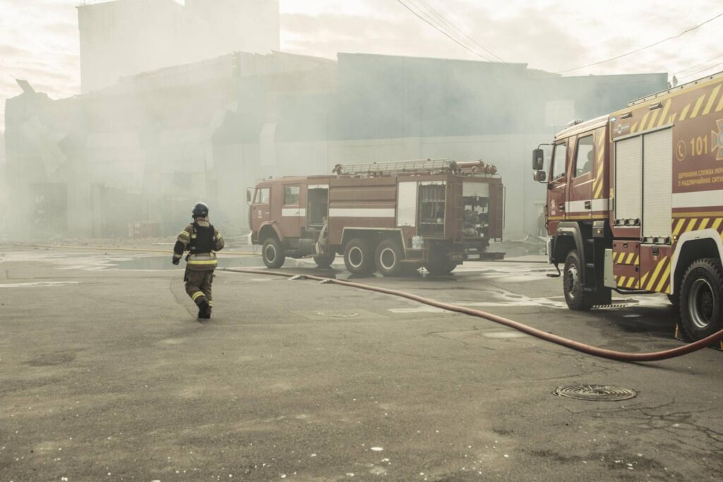 Ukraine, missiles russes sur Kiev: 9 morts. Zelensky: "Moscou continue de tuer"