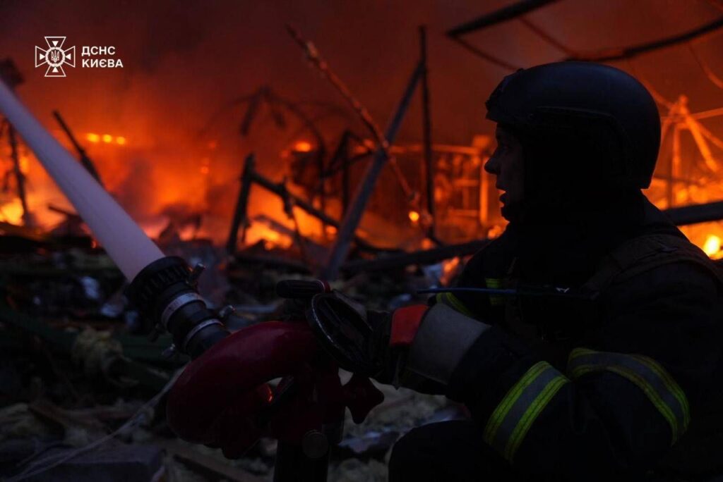 Ukraine, nouvelle attaque de Russie: pluie de missiles sur Kiev, incendie et blessé dans la capitale