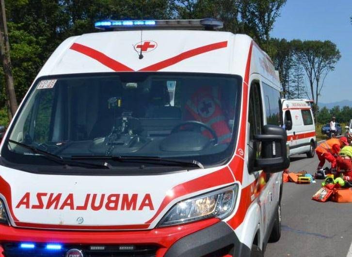 Accident à Lucca, scooter submergé par une voiture à Capanni: une fille de 17 ans meurt
