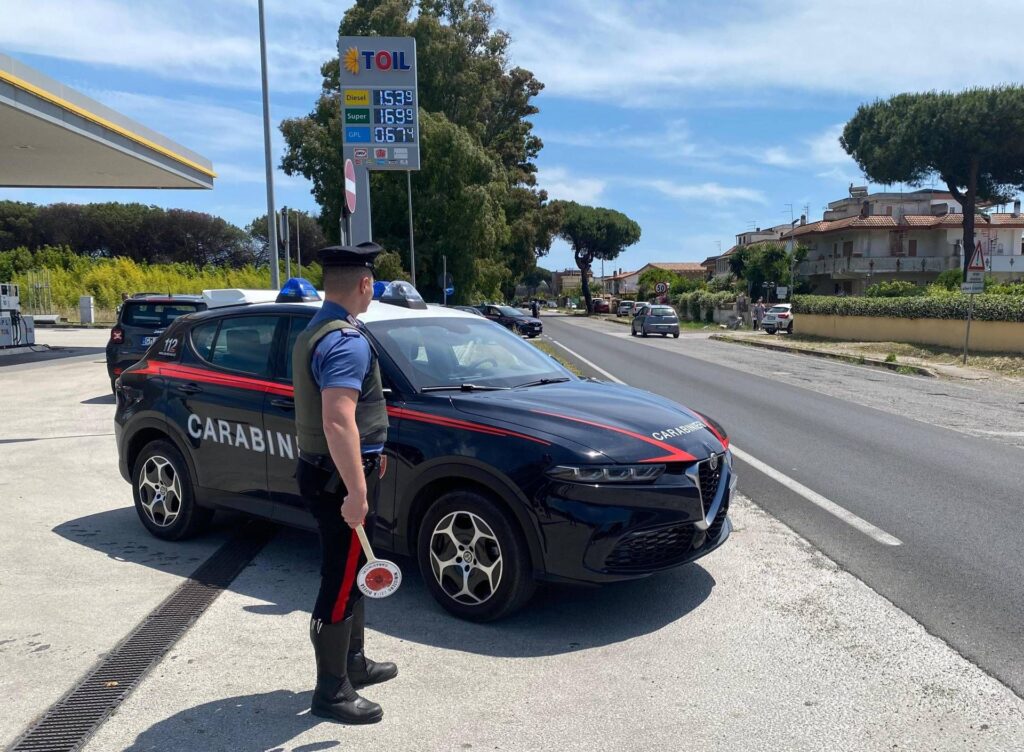 Ardea, vol à une station-service: le manager a tué. Chasse au tueur