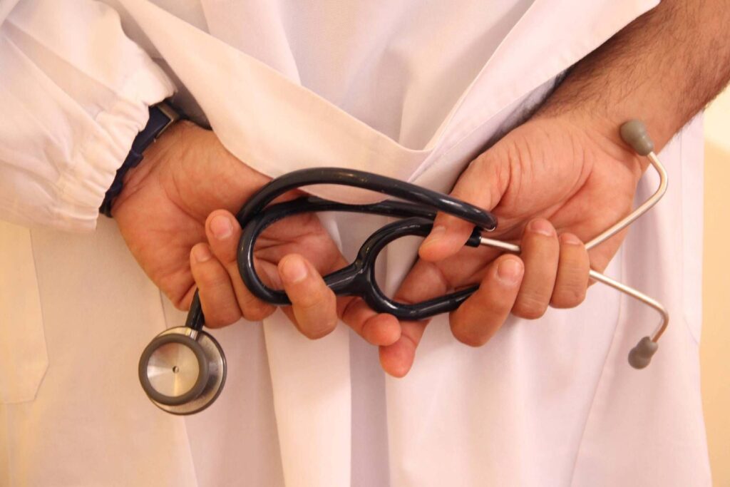 CIMO-FESTA, «Configuration du diagnostic, du pronostic et de la thérapie aux médecins exclusivement»