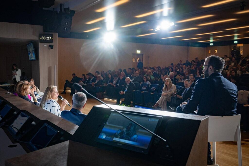 Dans Milan, la 18e édition du Forum de communication
