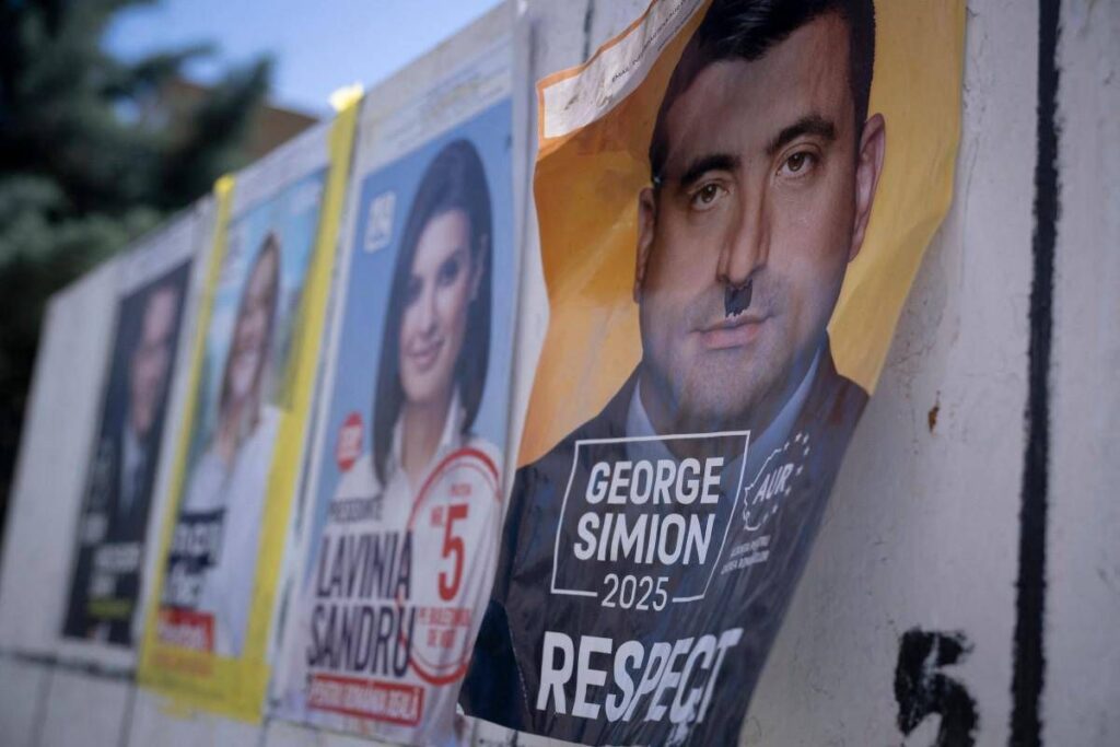 Élections en Roumanie, plus de la moitié du bulletin de vote: Simion en tête avec 42,28% au premier tour