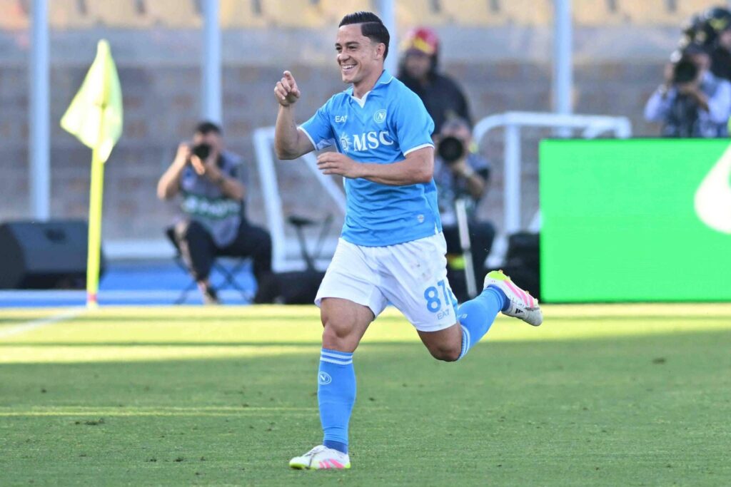 Lecce-Napoli 0-1, but de Raspadori et Conte voit le Scudetto