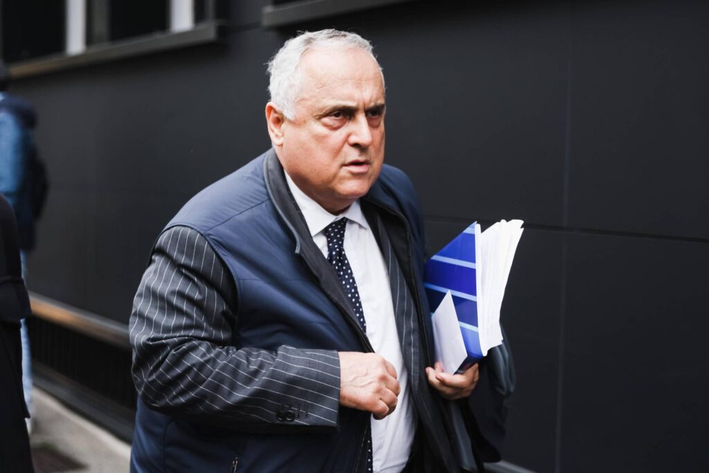 Lotito au siège de la police, présente une plainte après un appel téléphonique viral vidéo sur les réseaux sociaux: "Mon téléphone portable cloné"