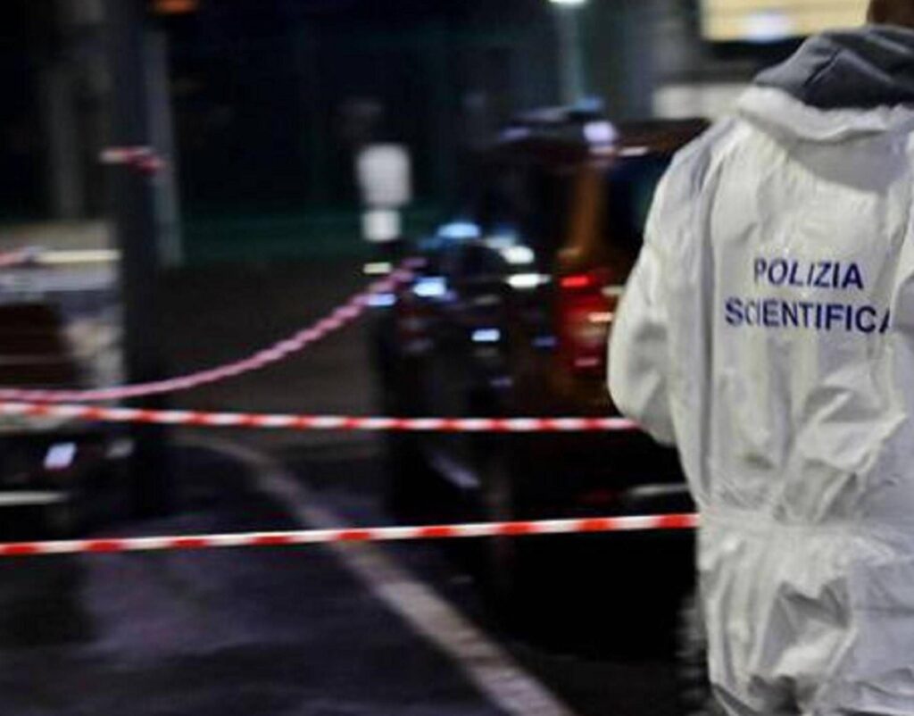 Milan, 15 ans tue les personnes âgées: d'abord, il la frappe avec une lampe puis Strangola
