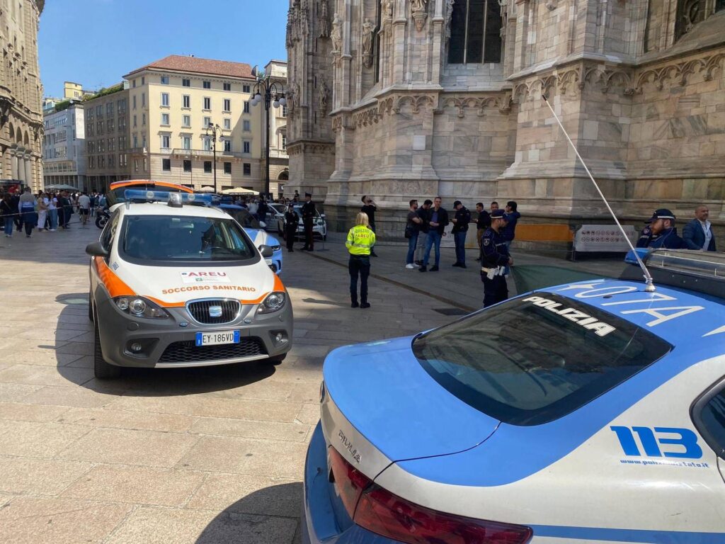 Milan, suicide, les suspicions ont échappé d'avoir poignardé un collègue. La femme disparue est morte