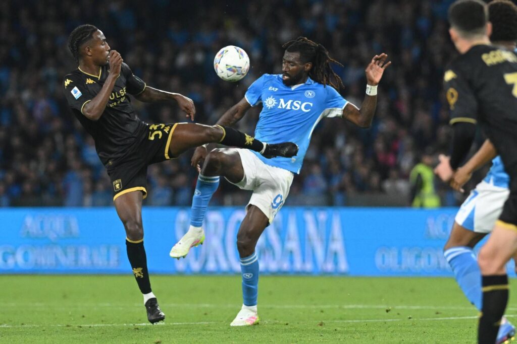 Naples s'est arrêté à Gênes, à Maradona se termine 2-2