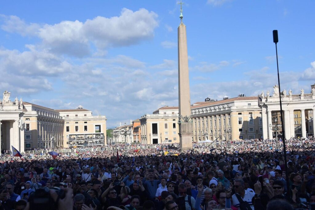 Pape Leo XIV, aujourd'hui Queen Coeli: 150 000 fidèles à San Pietro attendus
