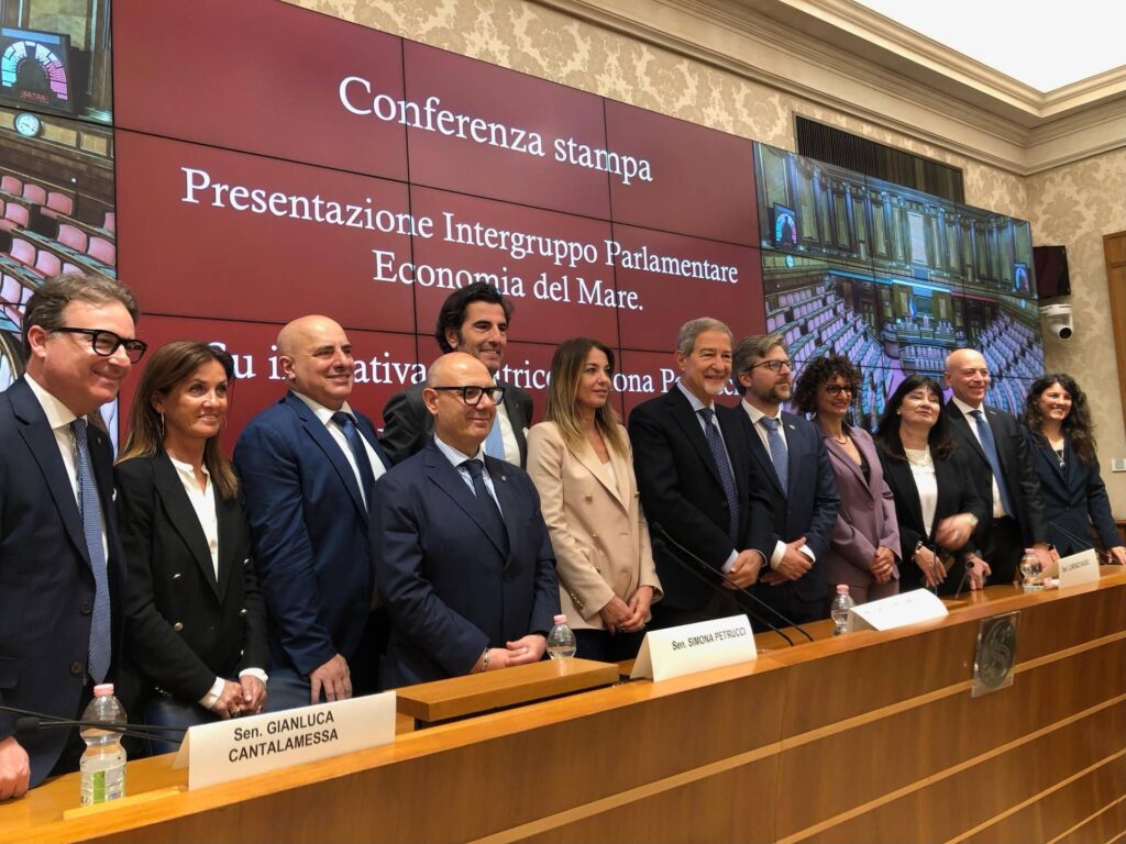 Rome, présentée au Sénat l'économie intergroupes parlementaire de la mer