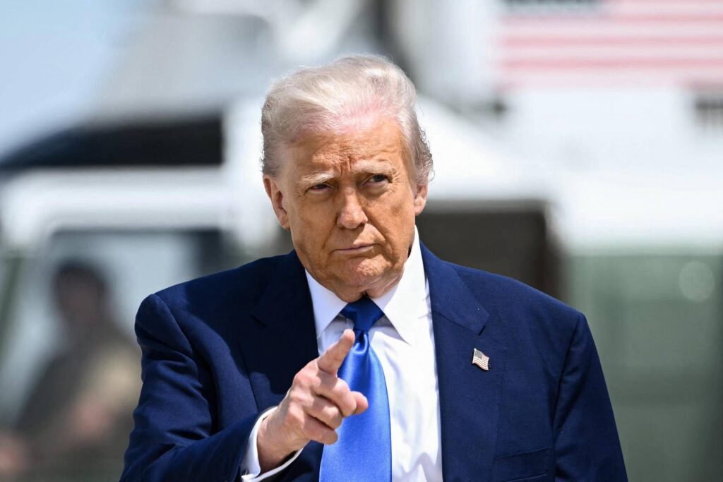Trump gèle les fonctions pour l'UE jusqu'au 9 juillet: "von der Leyen a demandé une prolongation, j'ai dit oui"