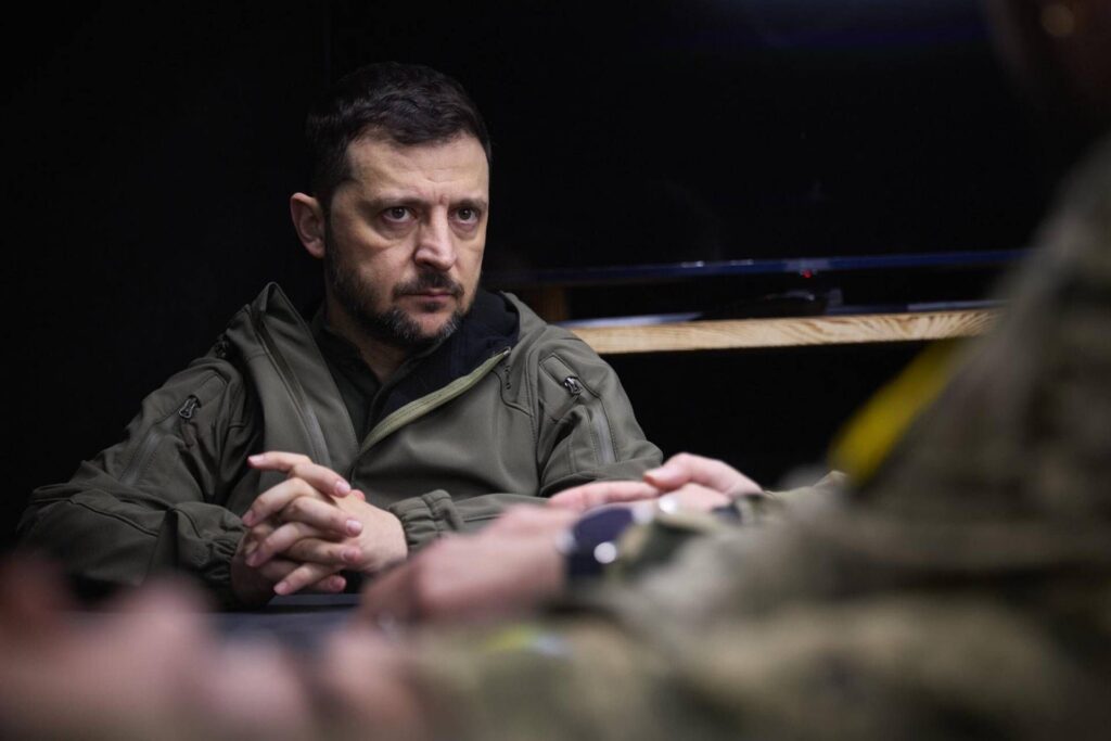 Ukrainien attaqué, Zelensky dénonce le silence américain: "Encourager Poutine"