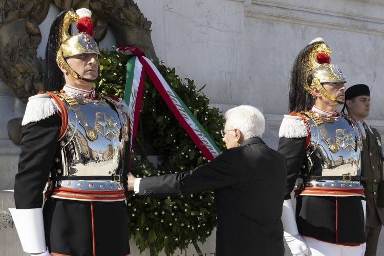 2 juin, Mattarella à l'autel de la patrie: "Avec référendum Italia, il a choisi la paix et la liberté"