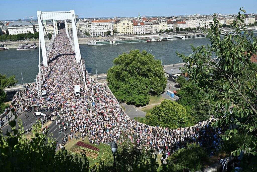 Budapest, défilé la fierté interdite par Orban: "Nous sommes 200 mille, les plus grands de tous les temps"