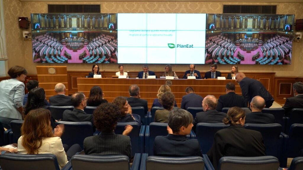 Déchets alimentaires, présentés à la plate-forme de planèce Sénat