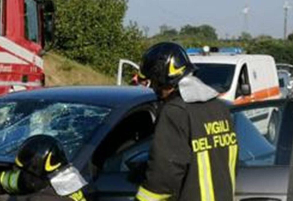Fatal Clash dans A1 entre les voitures et Van: ils perdent leur vie épouse et mari, enfants sérieux