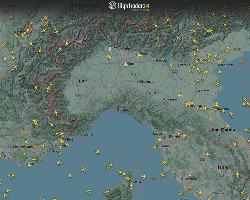Fauteur fixe au Radar Milano Center, après deux heures de redémarrage de la circulation aérienne Stop dans le Nord-Ouest